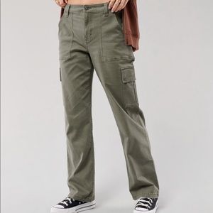 Never before worn- olive green high-rise utility dad pants